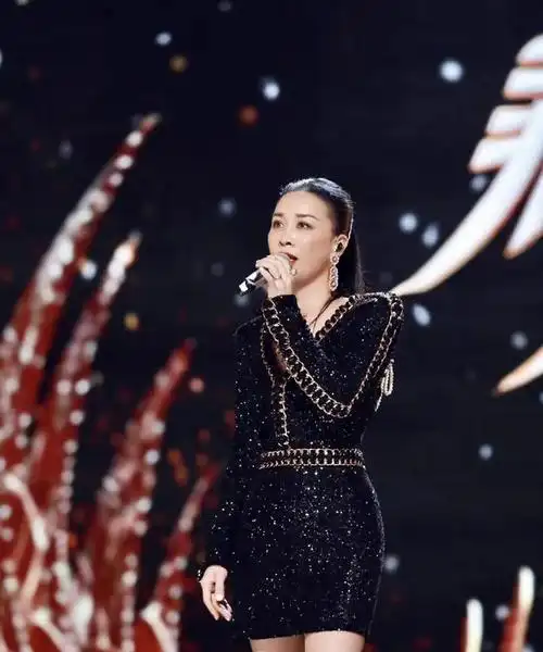 那英带着儿子嫁平凡丈夫如今她还好吗