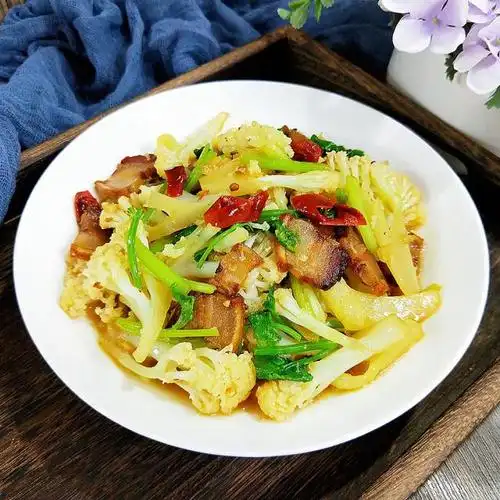 腊肉炒花菜,方便快手,家常炒菜