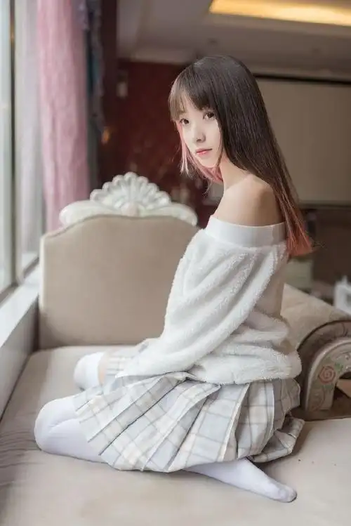 纯欲系美女白丝美腿性感撩人写真_人物美女图片_乐美图网