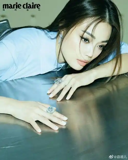 容祖儿最新时尚美图!肤如凝脂明艳妩媚性感 明星搭配 第5张