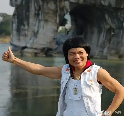 有种"逆袭"叫八两金的儿子,本以为会"遗传"丑,结果颜值满分