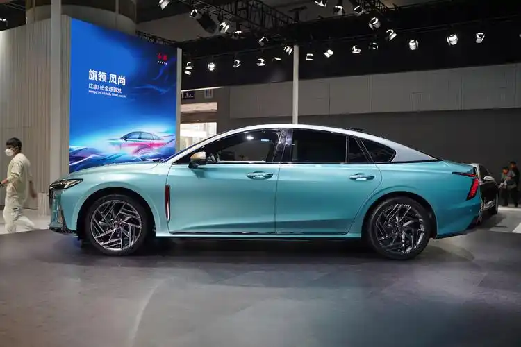 【2022广州车展】实拍红旗h6:配2.0t 8at,车长近5米的时尚轿跑