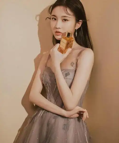 张慧雯是一位中国内地的女演员,认真演戏,深受观众喜爱.