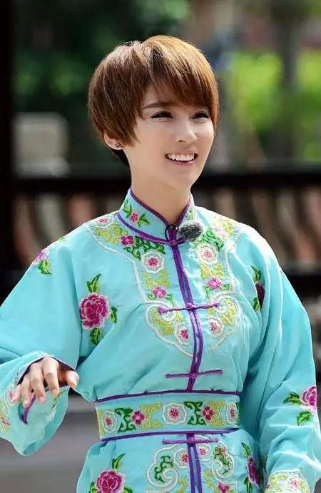 谢楠变"游戏黑洞" 网友呼唤吴京解救