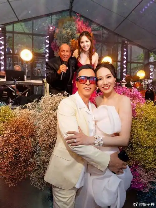甄子丹60岁生日,汪诗诗与团队安排聚会,明星朋友到现场祝贺_夫妇_老婆