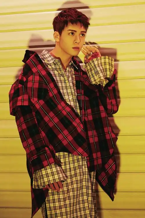 曾舜晞摩纳哥写真曝光潮装少年疯狂打call