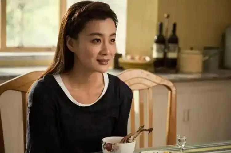 演员徐翠翠(演员徐梵溪:出道16年,前男友娶李小冉,改名也不红)-静雅