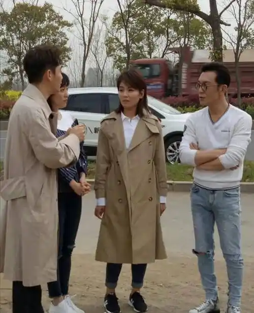 刘涛长相太一般了,脸上横肉纵生中年大妈身材很路人,跟小鲜肉同框像