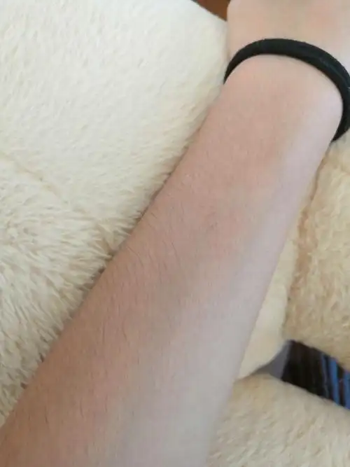 男生看到有腿毛的女生是什么感受?