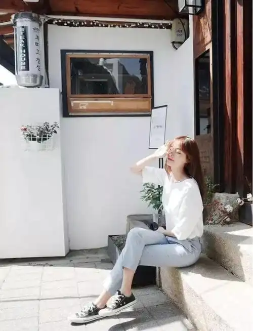 坐下拍照的好看要诀:姿势,地点,摄影角度,学习一下