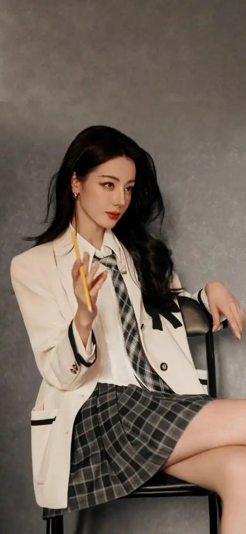 迪丽热巴超话|美式壁纸    #迪丽热巴美式证件照