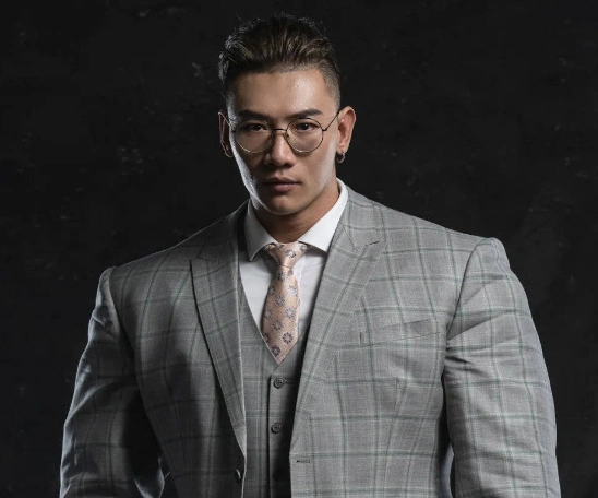 中国第一肌肉男,他如何从一个穷小子成为健美第一人?