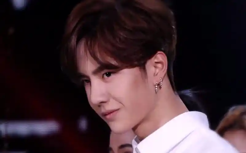 【王一博】耶啵最后这个邪魅一笑真的太撩了