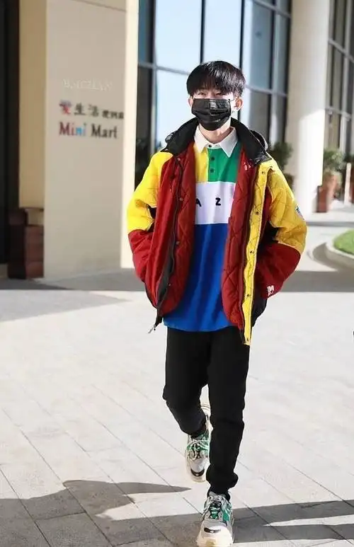 易烊千玺穿老布鞋跳舞,果然他最时尚