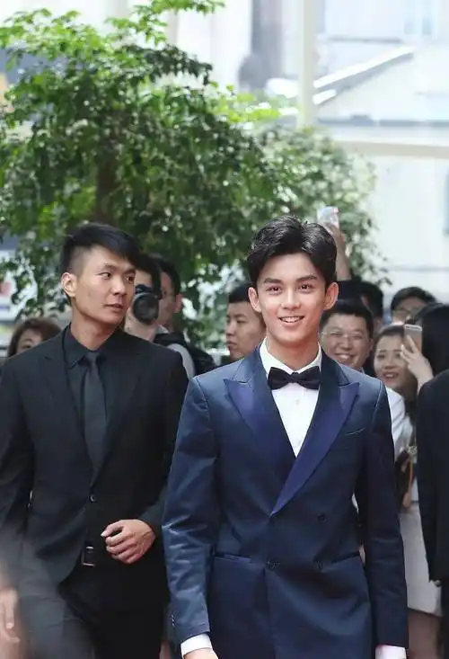 关晓彤对待不同男星差距有多大?_鹿晗_吴磊和_时候