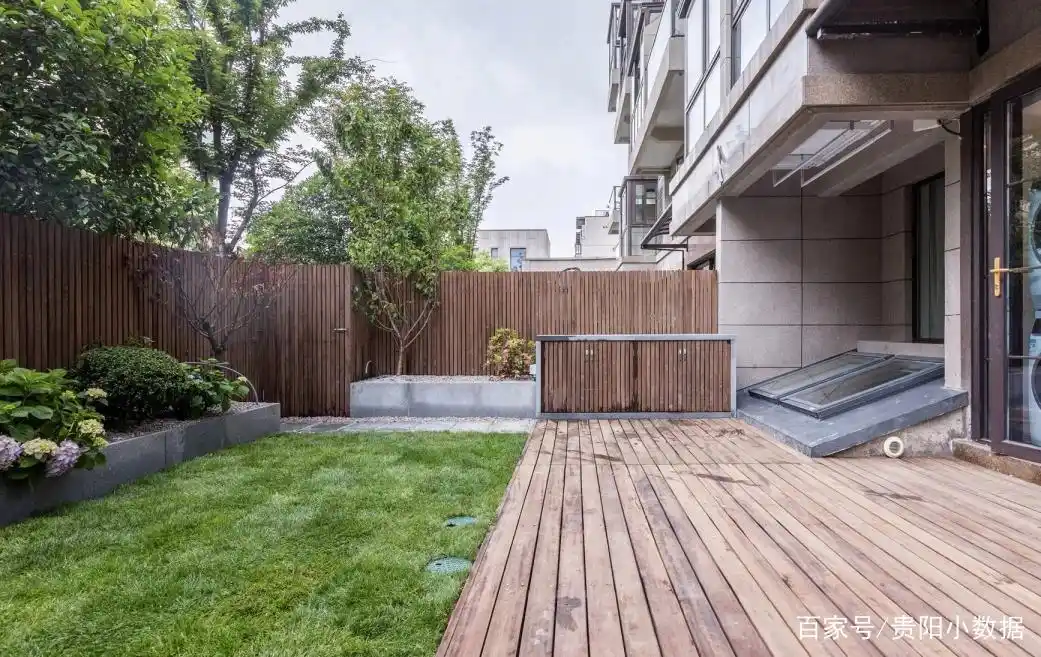 高层洋房一楼带小院,别墅花园,顶楼复式带露台,哪一个更好?