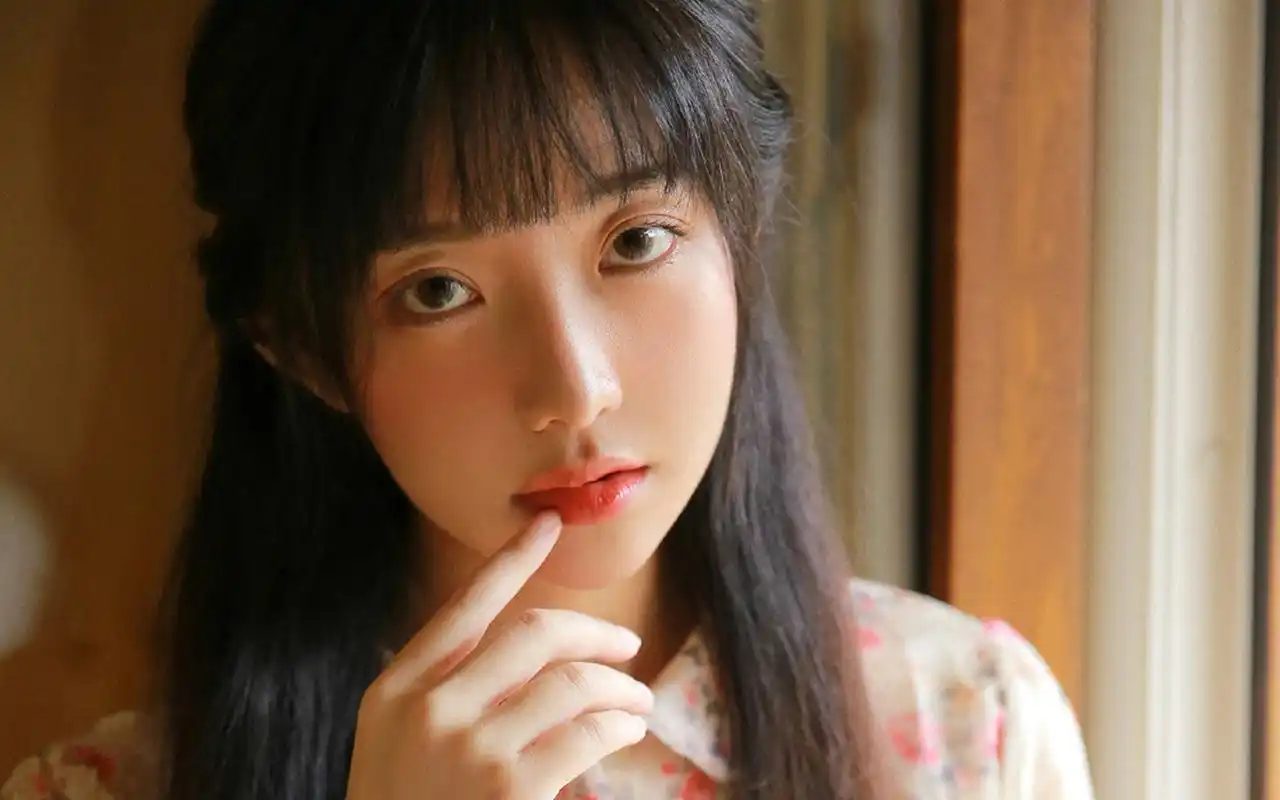 性感白皙美女高清桌面壁纸