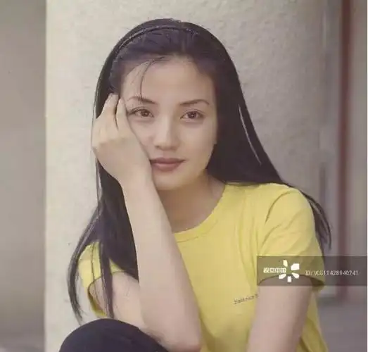 赵薇旧照曝光婴儿肥灵气十足
