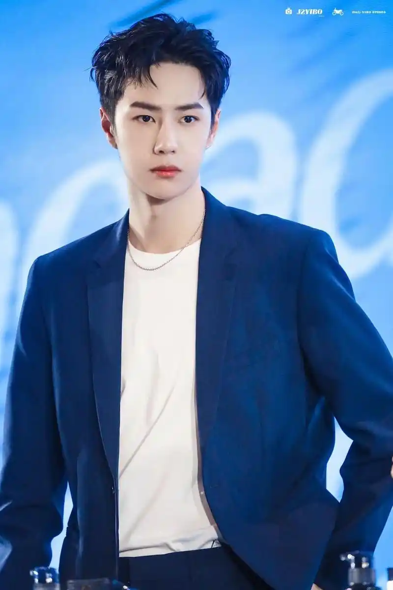 王一博见面会壁纸已送达酷盖是真的酷但酷盖也好可爱