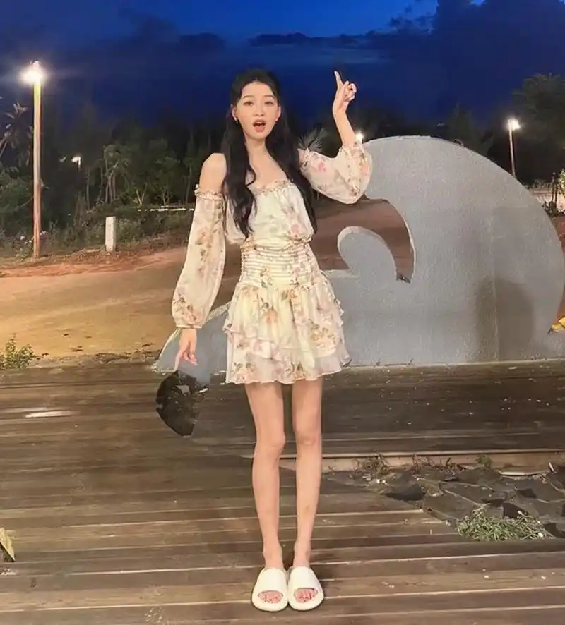 孙怡分享未修图的全身照,筷子腿和普通人的手臂差不多,她那么高的个子