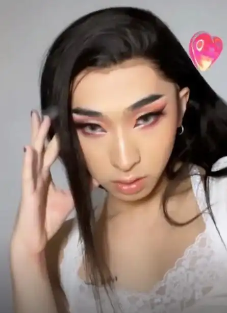 你能接受男人穿女装吗?伊能静儿子哈利又曝"尺度"写真!