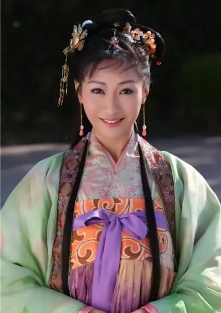 《甄嬛传》走红的陶昕然,有颜有演技,相夫教子,家庭幸福美满