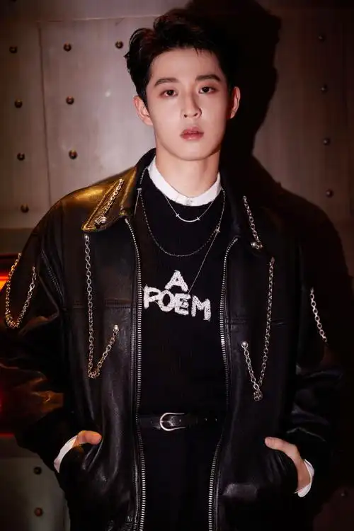 吴宇恒晒香蕉先生不睡觉开机照