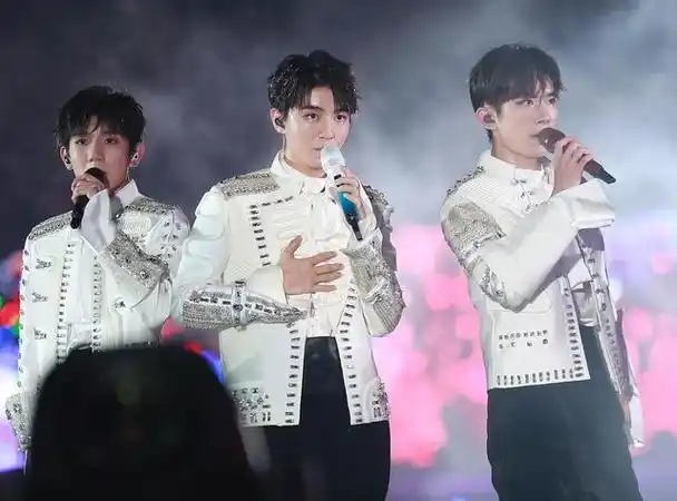 tfboys十周年演唱会#tfboys,中国青少年熟知的男声组合,自2013年成立