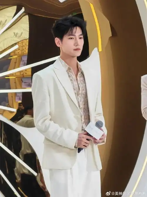 杨洋法国娇兰全球代言人