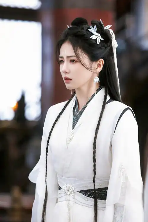 白鹿黎苏苏白衣剧照##长月烬明