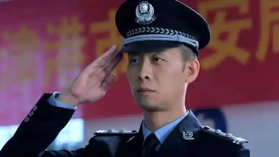 原创13位穿警服男神盘点陈晓真帅张若昀又酷又飒刘德华直接封神