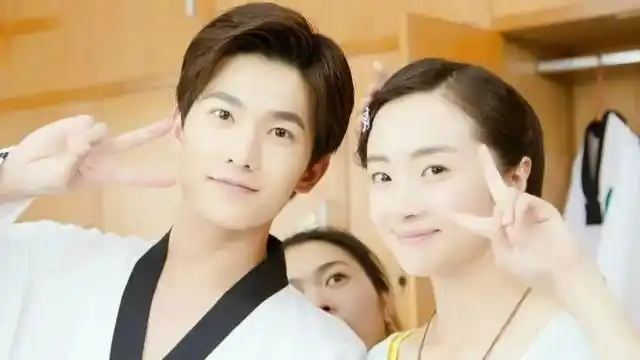 她搭档的是杨洋,吴磊这样的一线男演员,给她做配的是谭松韵,蒋依依