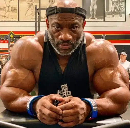 49岁健美肌肉男刀锋赢2019年tampapro冠军