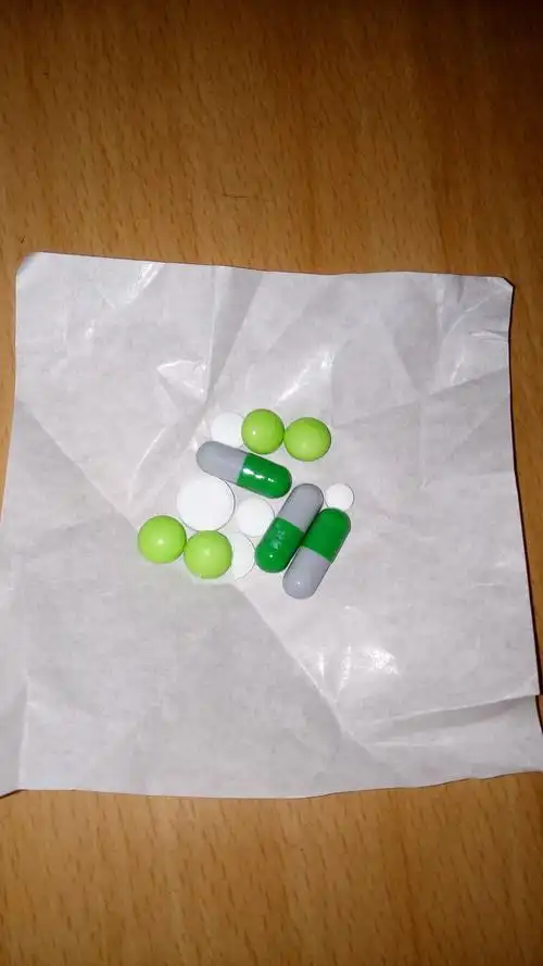 我喉咙痛,扁桃体的旁边,一般没感觉,咽东西就会痛