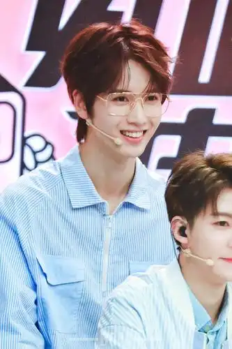 随缘发送陈宥维elleidol电子刊阅读码!有人感兴趣吗