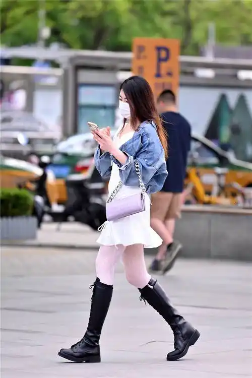 到了夏初时节穿着长靴出门好多人会觉得很热