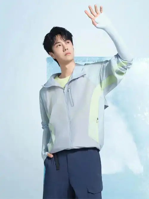 王一博夏日清爽穿搭