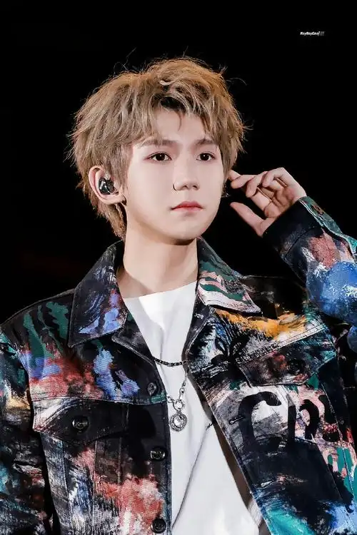 520要和@tfboys-王源一起过  喝一杯淡巧克力牛奶再睡叭9505