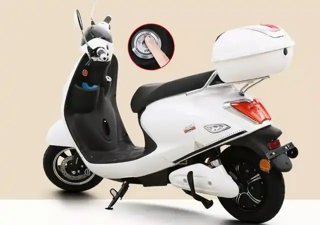 芒果电轻摩对细节的把控和追求是极致的,高亮led大灯,usb车载充电