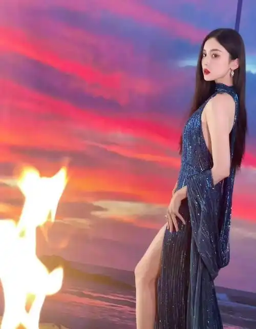 古力娜扎蓝色亮片深v高开衩长裙礼服