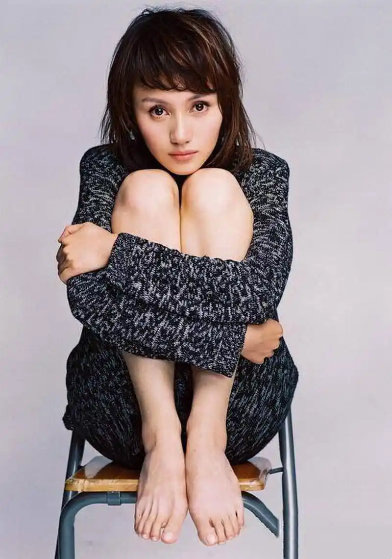 袁泉 成熟女人的美腿玉足更带劲