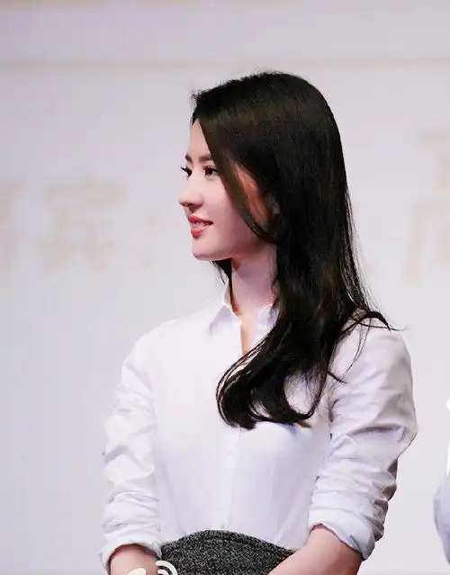 衬衫狂魔刘亦菲