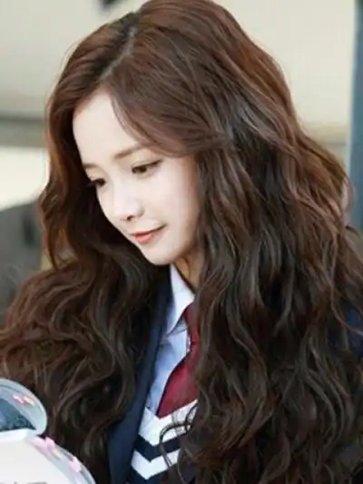 韩式的洋娃娃卷发