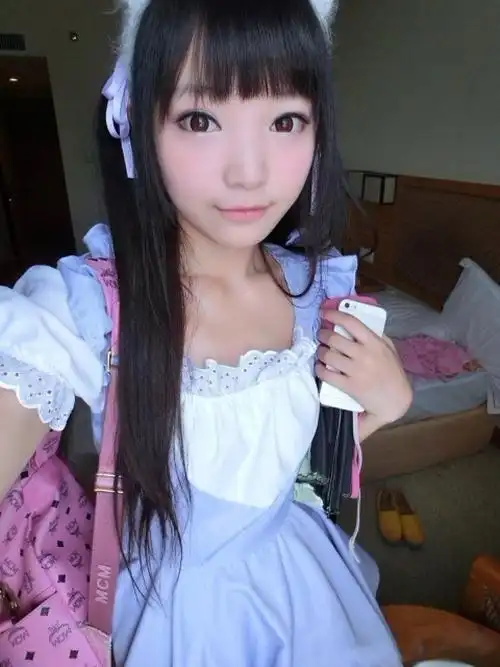 咬人猫紫色连衣裙自拍