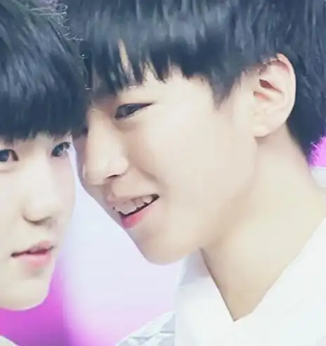 【图】王俊凯和王源亲嘴真相揭秘 纯属网友玩笑炒作