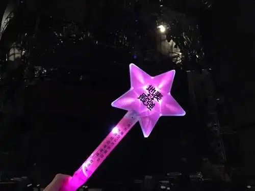 周杰伦演唱会卖荧光棒有销路吗?