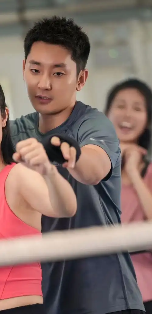 朱天福 原来是你小子本色出演啊.    戏里坑蒙拐骗,戏外偷偷加练.