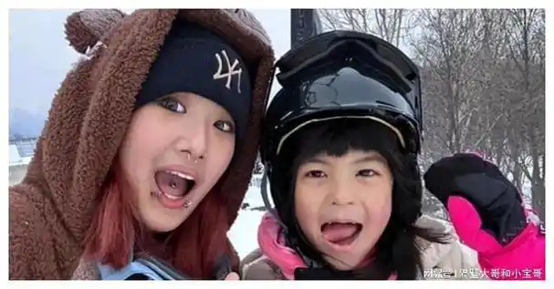 贾静雯的大女儿梧桐妹因佩戴多个环再登热搜