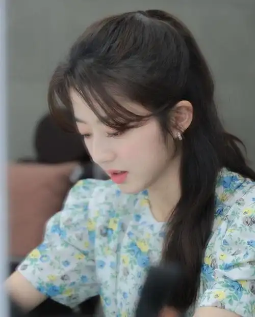 为饰演裴露娜的演员金贤秀开个美图搬运楼