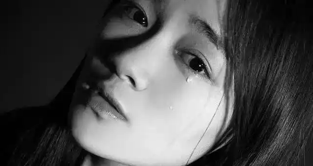 伤心情歌为何让我伤心让我痛伤感到流泪心碎好听